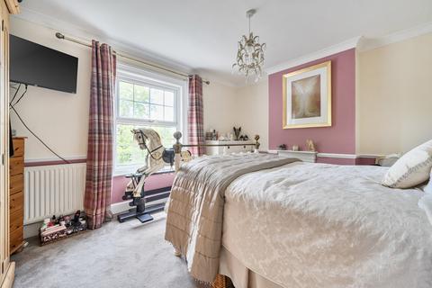 2 bedroom end of terrace house for sale, London Road, Berkshire RG40