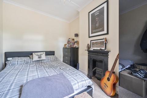 2 bedroom end of terrace house for sale, London Road, Berkshire RG40