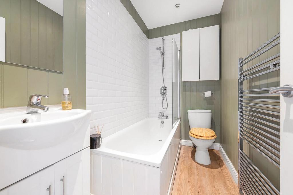 Bathroom.JPG