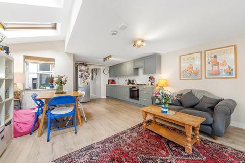2 bedroom flat for sale, Tunstall Road, London SW9