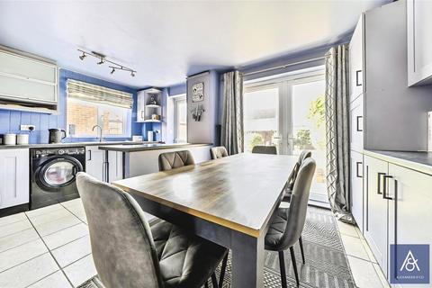 6 Avenue Bernard, Brackley, NN13 6LN