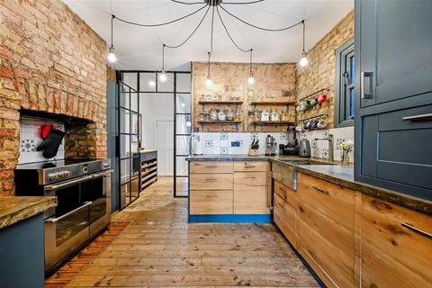 63 Warren Road, London, SW19 2HY