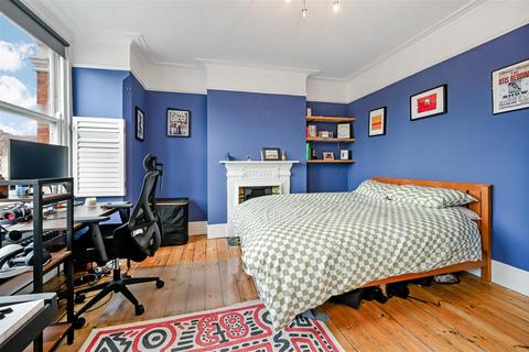 63 Warren Road, London, SW19 2HY