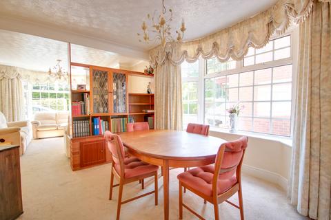 3 bedroom detached house for sale, GUIDE PRICE £375,000-£400,000 WEST END! OFF ROAD PARKING FOR UP TO FOUR CARS! STUNNING ENTRANCE HALLWAY!