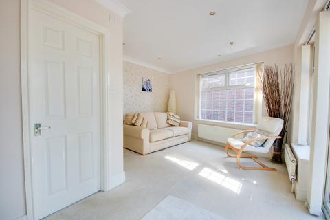 3 bedroom detached house for sale, GUIDE PRICE £375,000-£400,000 WEST END! OFF ROAD PARKING FOR UP TO FOUR CARS! STUNNING ENTRANCE HALLWAY!