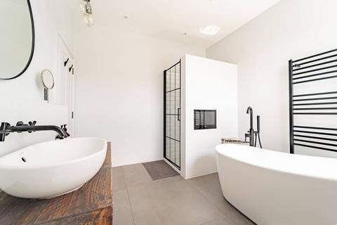 45 Mortimer Road, London, E6 3QP