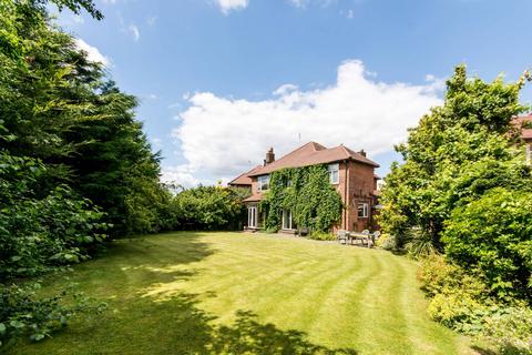 Tracey Avenue, Gladstone Park, London, NW2