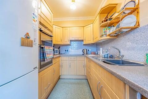 2 bedroom retirement property for sale, CAMBRIDGE ROAD, Southend-On-Sea