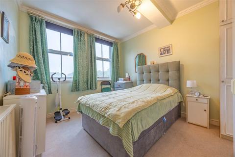 2 bedroom retirement property for sale, CAMBRIDGE ROAD, Southend-On-Sea
