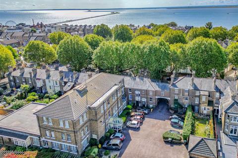 2 bedroom retirement property for sale, CAMBRIDGE ROAD, Southend-On-Sea