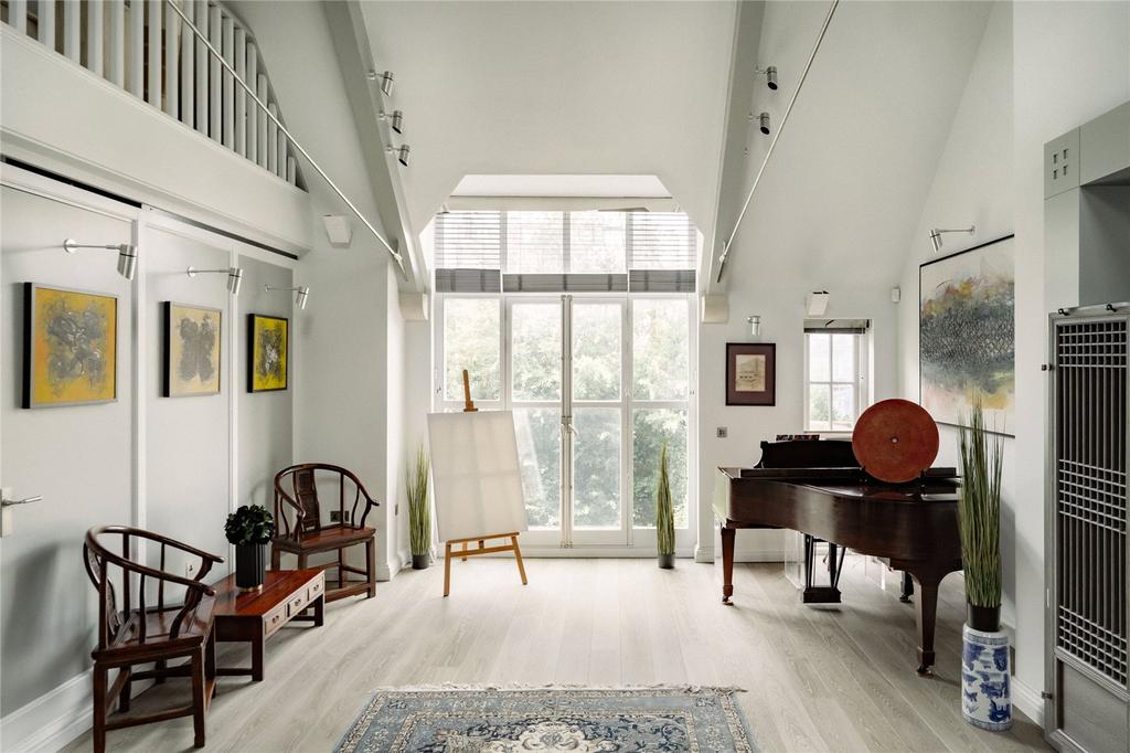 Top floor studio