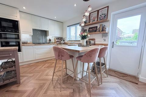 4 bedroom townhouse for sale, Manderston Close, Dudley DY1