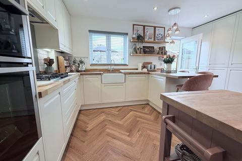4 bedroom townhouse for sale, Manderston Close, Dudley DY1