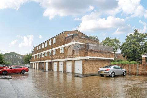 Gordons, Pitsea