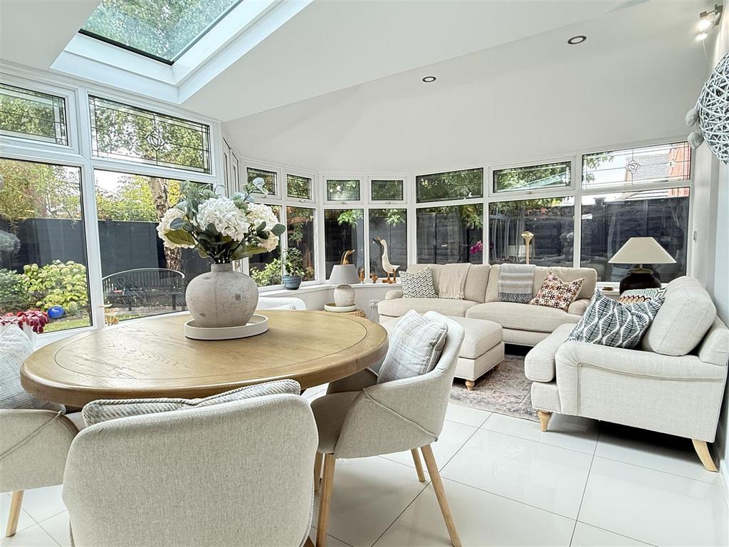 Living/dining room
