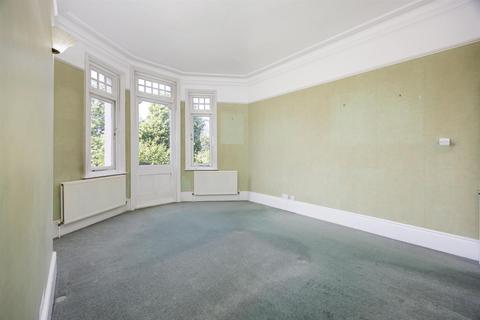 3 bedroom flat for sale, Phoenix Lodge Mansions, London W6