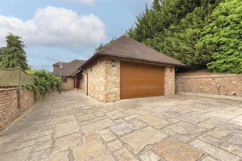 3 bedroom detached house for sale, Brook Lane, Snodland ME6