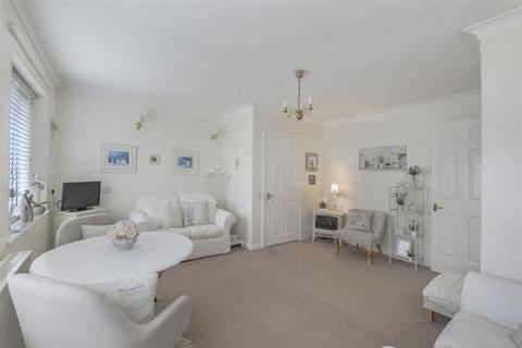 2 bedroom apartment for sale, Nevill Court, West Malling ME19