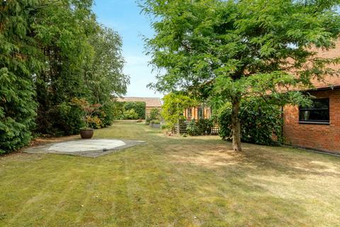 undefined, Buckingham Road, Weedon