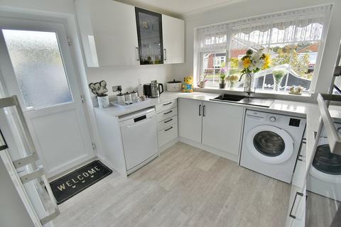 2 bedroom detached bungalow for sale, Leeson Drive, Ferndown, BH22