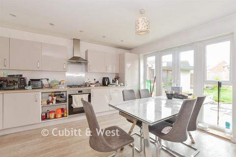 4 bedroom detached house for sale, Brewers Way, Faygate RH12