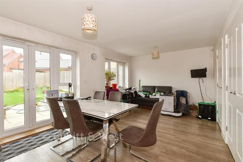 4 bedroom detached house for sale, Brewers Way, Faygate RH12