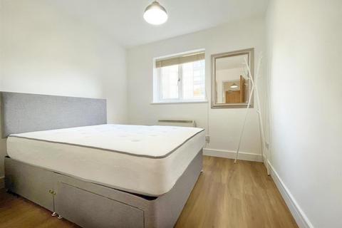 1 bedroom apartment to rent, Queens Court, Bridge Street