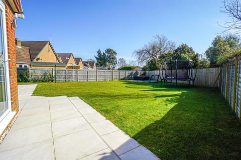 19 Manor Close, Icklesham, Winchelsea, TN36 4BT