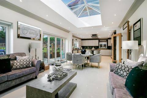5 bedroom detached house for sale, Kenmore Close, Epsom