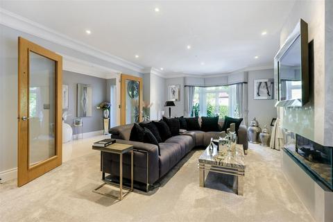 5 bedroom detached house for sale, Kenmore Close, Epsom