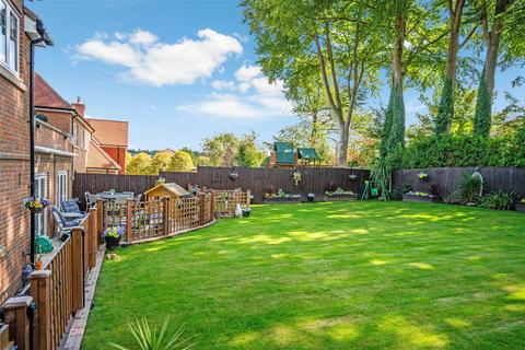 5 bedroom detached house for sale, Kenmore Close, Epsom