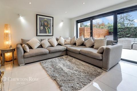 undefined, Cheapside Road, Ascot