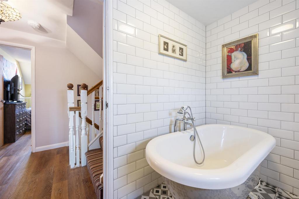 Bathroom - bath.jpg