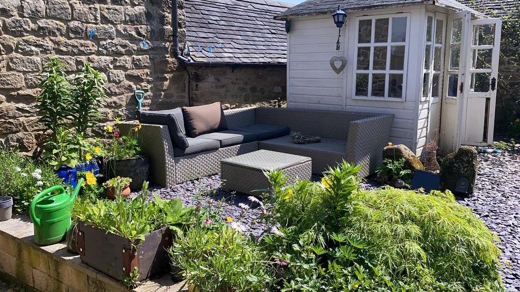 Garden - seating area.JPG