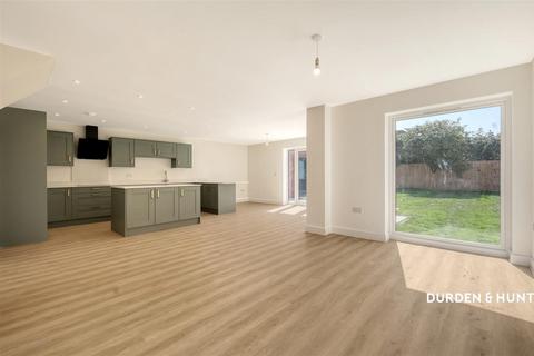 4 bedroom detached house for sale, Paddocks Lane, Colchester CO12
