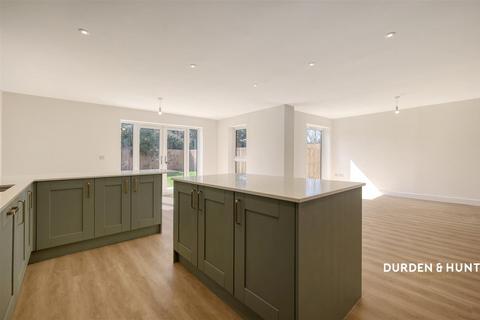 4 bedroom detached house for sale, Paddocks Lane, Colchester CO12