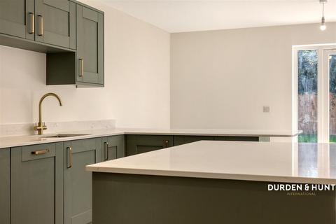 4 bedroom detached house for sale, Paddocks Lane, Colchester CO12