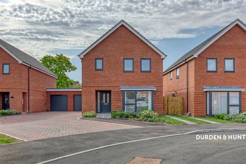 4 bedroom link detached house for sale, Paddocks Lane, Colchester CO12