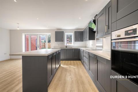 4 bedroom link detached house for sale, Paddocks Lane, Colchester CO12