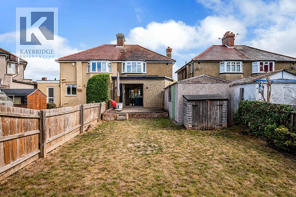 Lakehurst Road, Epsom - KT19 0 EQ