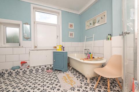 15 Ashgrove, Greengates, Bradford, BD10 0BP