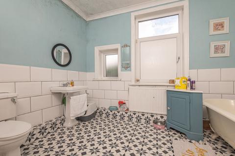 15 Ashgrove, Greengates, Bradford, BD10 0BP