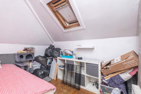 15 Ashgrove, Greengates, Bradford, BD10 0BP