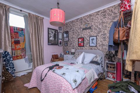 15 Ashgrove, Greengates, Bradford, BD10 0BP