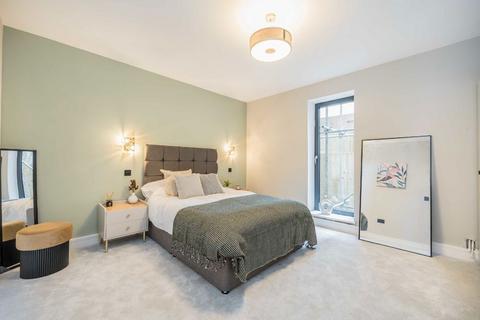 undefined, Elm Grove, Wimbledon SW19