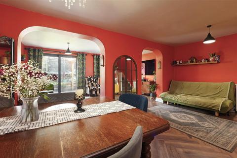 37 Blacksmith Drive, Weavering, Maidstone, ME14 5SZ