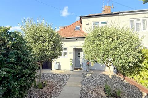 Robinson Avenue, Goffs Oak