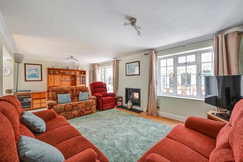 4 bedroom detached house for sale, Tintagel Close, Epsom