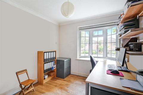 4 bedroom detached house for sale, Tintagel Close, Epsom
