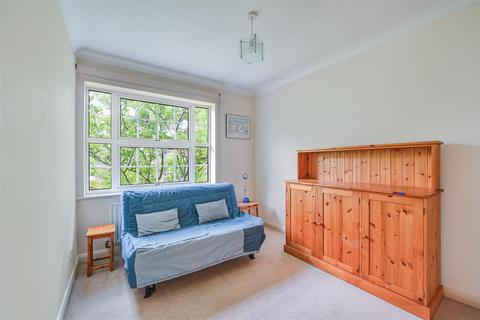 4 Tintagel Close, Epsom, KT17 4HA